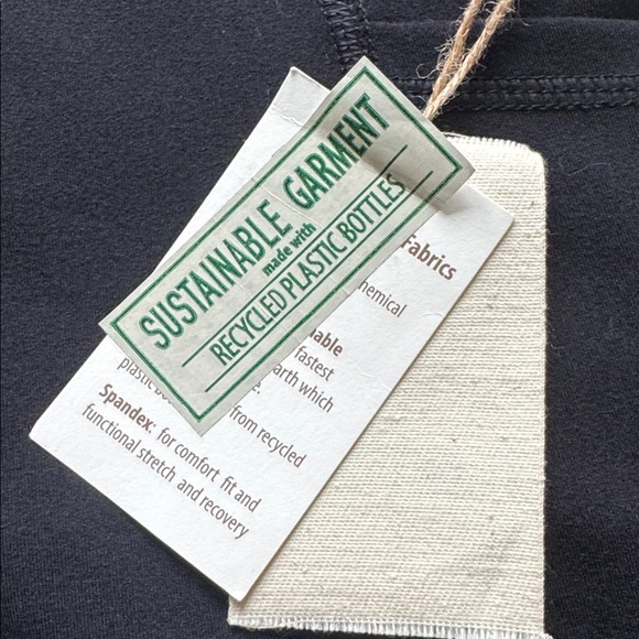 NWT Earth Yoga | Crossover Waist Cropped Length Pocketed Leggings in Black | XL - Picture 5 of 7